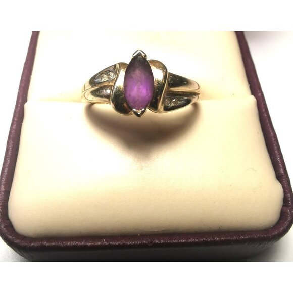 10KT Yellow Gold Purple Amethyst Oval with four diamond accents Vintage Size 7 - Picture 1 of 7